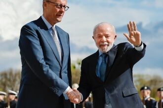 Lula chega à Alemanha para assinar parcerias comerciais e de inovação