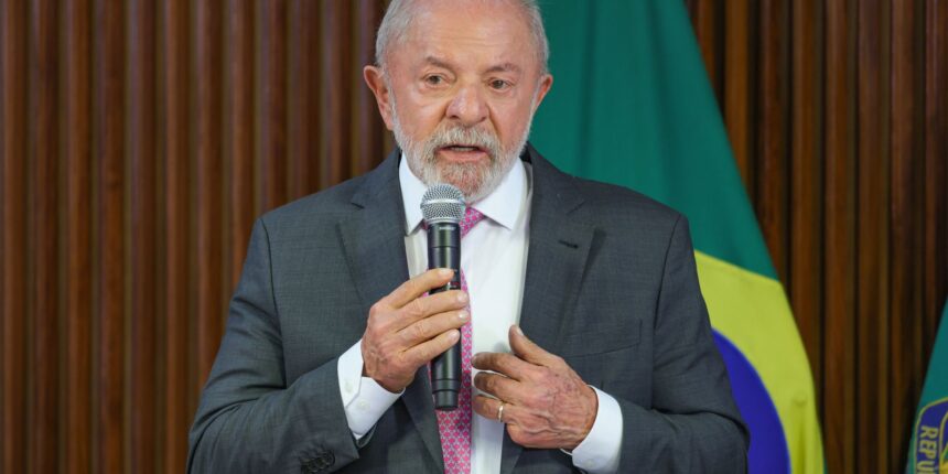 Lula diz que país não precisa de escola cívico-militar na educação