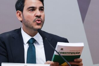 Messias defende aprimorar STF e autocontenção em pautas polêmicas