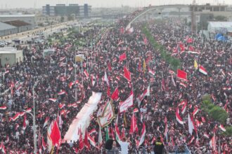 Multidões no Irã marcam 40º dia da morte do líder Supremo Khamenei