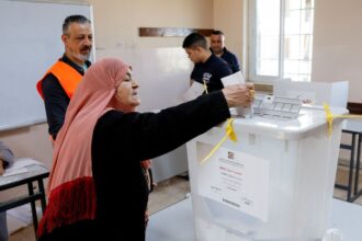 Palestinos vão às urnas em eleições municipais
