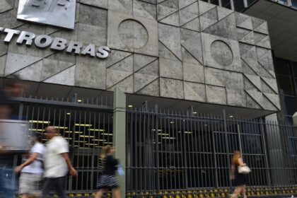 Petrobras destitui diretor de área que vendeu gás com 100% de ágio