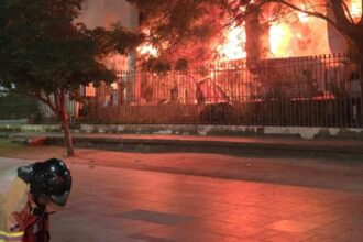 Princípio de incêndio atinge restaurante em edifício histórico do Rio