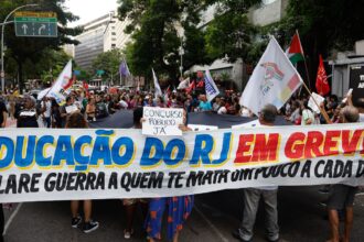 Professores estaduais e municipais do Rio fazem paralisação de 24h