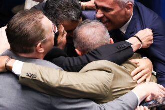 Senado rejeita indicação de Messias para STF