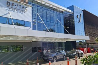 Bolsonaro é internado para cirurgia no ombro em Brasília