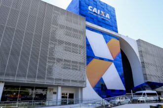 Caixa e BB liberam abono salarial para nascidos em maio e junho