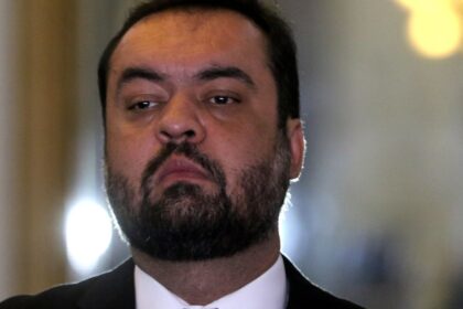 Castro desiste de candidatura ao Senado após ser alvo de ações da PF