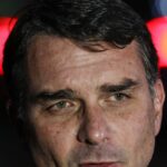 Flávio Bolsonaro admite cobrança a Vorcaro, mas nega crime