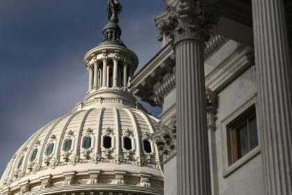 Governo Trump diz que cessar-fogo suspendeu prazo de 60 dias da guerra
