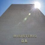Governo bloqueia R$ 22,1 bi do Orçamento de 2026