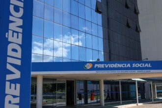 INSS paga segunda parcela do 13º a aposentados e pensionistas