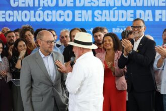 Lula pede que governador do RJ trabalhe para prender milicianos