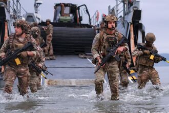 Marinhas brasileira e francesa fazem exercício na costa do Rio