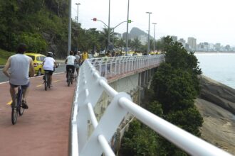 Prefeitura do Rio fecha Ciclovia Tim Maia após ondas de 2 metros