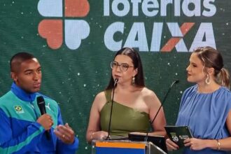 Veja as dezenas sorteadas na Mega-Sena 30 anos neste domingo