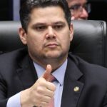 Alcolumbre sugere “melhorar” 6x1 e quer passar PEC por comissões