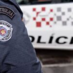 Bomba de gás disparada pela PM afeta crianças de escola em SP