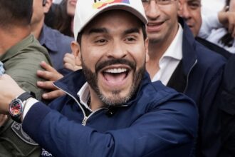 Candidato de direita La Espriella vence disputa acirrada na Colômbia