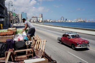 Cuba debate reformas econômica e social em meio ao bloqueio dos EUA