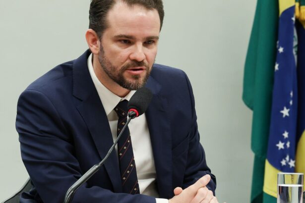 Durigan critica PEC que dá autonomia ao BC por criar “novo Poder"