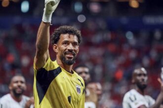 Goleiro Vozinha brilha contra a Espanha e vira destaque na Copa