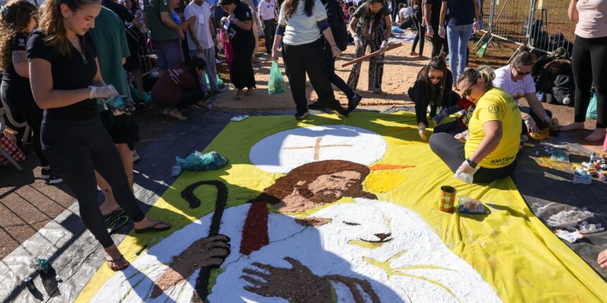 Jovens no DF se unem por tapetes de Corpus Christi e “jejum” de telas