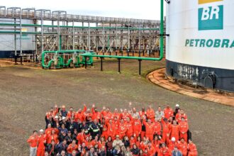 Lula assina contratos para retomar obra em fábrica de fertilizantes