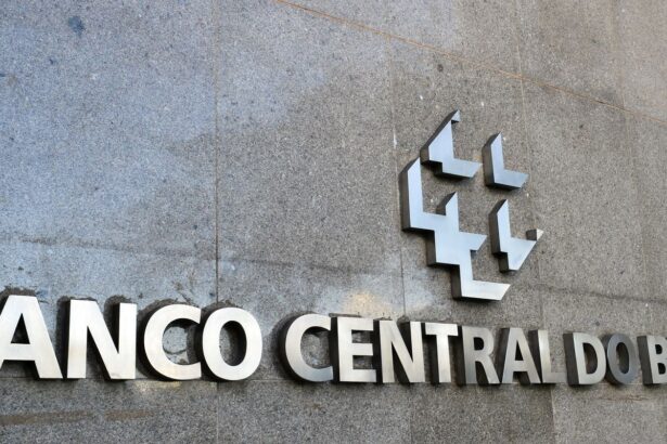 Mercado financeiro eleva previsão da Selic para 13,75% ao ano