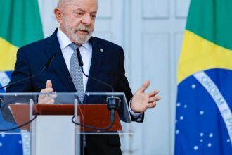 "Não se meta nas eleições no Brasil", diz Lula a Trump
