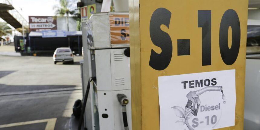 Petrobras ajusta preços do diesel para R$ 1,12