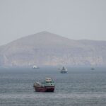 Petroleiro é atingido em Ormuz em meio a ataques entre Irã e EUA