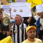 Camelôs protestam contra programa da prefeitura no Rio
