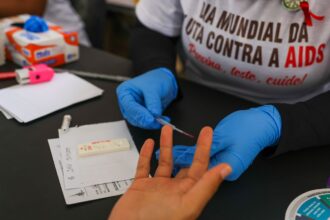 Desinformação sobre HIV dificulta tratamento e aumenta preconceito