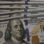 Dólar cai a R$ 5,13, e bolsa recua em dia de ajuste no mercado