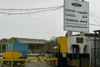 Equipes encontram destroços de Boeing 737 desaparecido no Paquistão