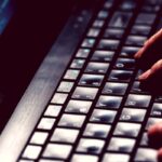 Falsos anúncios sobre Desenrola Brasil enganam usuários nas redes