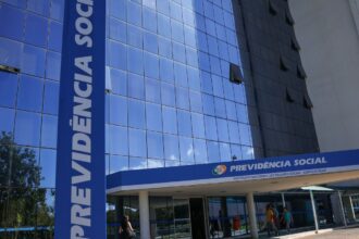 Fila do INSS cai ao menor nível em 21 meses, com 1,8 milhão de pedidos
