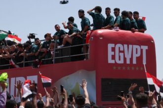 Jogadores do Egito são recebidos como heróis após atuação na Copa