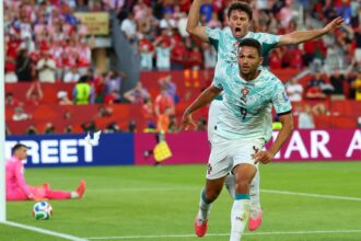 Portugal vira sobre Croácia e vai às oitavas com gols de CR7 e Ramos