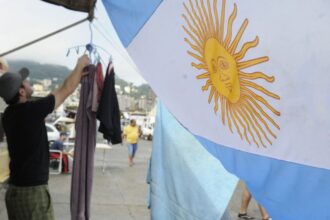 Quase metade dos jovens argentinos vive em vulnerabilidade social