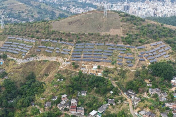 Usina solar em comunidade de Niterói gera energia para 19 creches