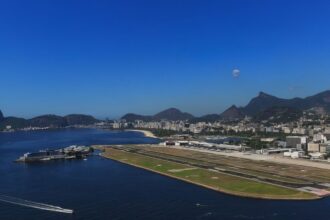 Avião derrapa no Santos Dumont e voos são cancelados