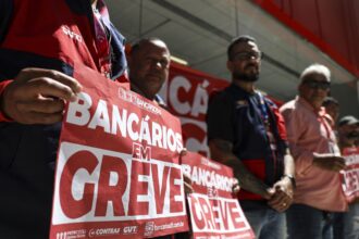 Bancários fazem paralisação nacional de 24 horas nesta quinta-feira