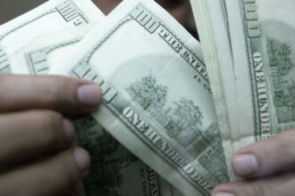 Dólar sobe a R$ 5,19 após tom mais duro de presidente do Fed