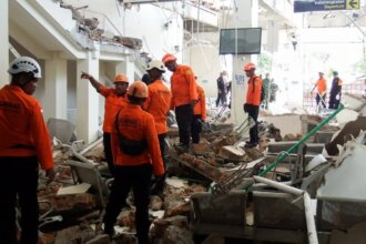 Indonésia: número de mortos no terremoto chega a 100
