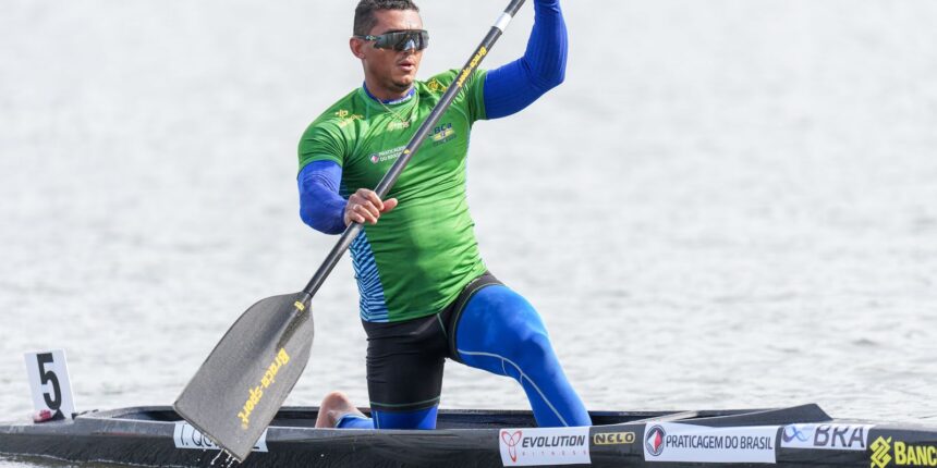 Isaquias Queiroz é campeão mundial no C1 500m na Polônia