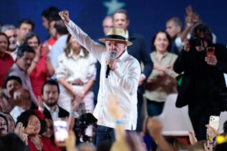 PT oficializa candidatura de Lula à Presidência