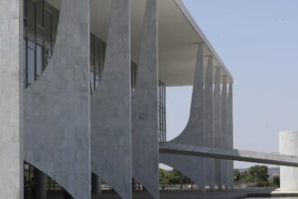 Saiba quais as atribuições do presidente da República e governadores