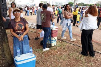 Ambulantes "desfilam" no 7 de Setembro em busca de sustento